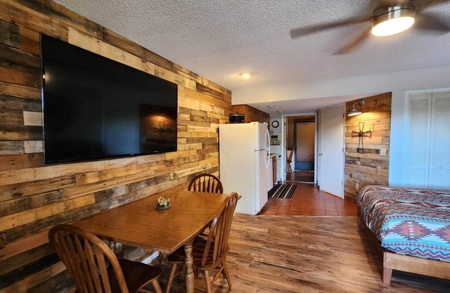 Cowboy Up! River Ranch Ground Floor Cottage w Porch! 162