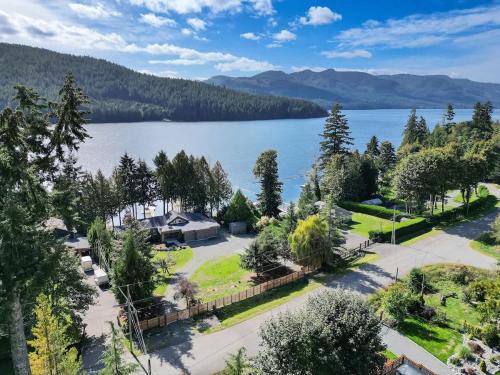 Cowichan Lake Manor