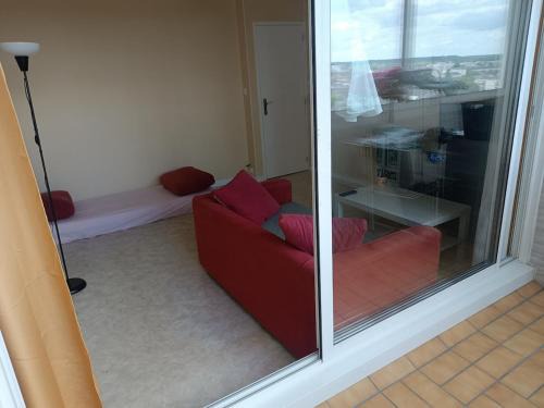 Cozy 1 bedroom, 10 min walk to train station