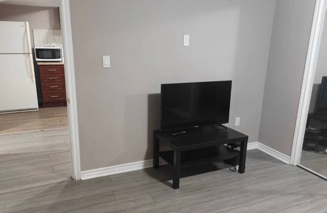Cozy 1-bedroom 1 bath basement with WiFi and AC in pleasant Brampton