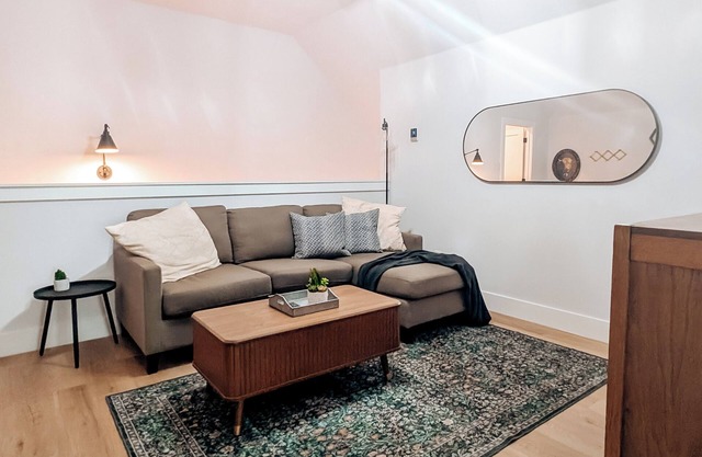 Cozy 1-bedroom apartment near downtown San Antonio, Ft, Sam with WiFi, AC