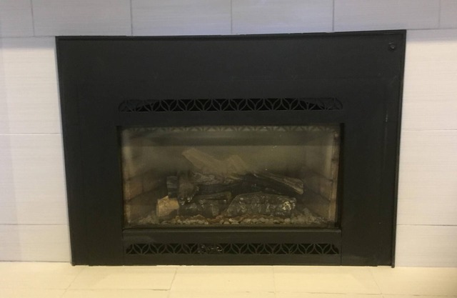 Cozy 1 Bedroom Apartment With Gas Fireplace - Can Accommodate Up To 4