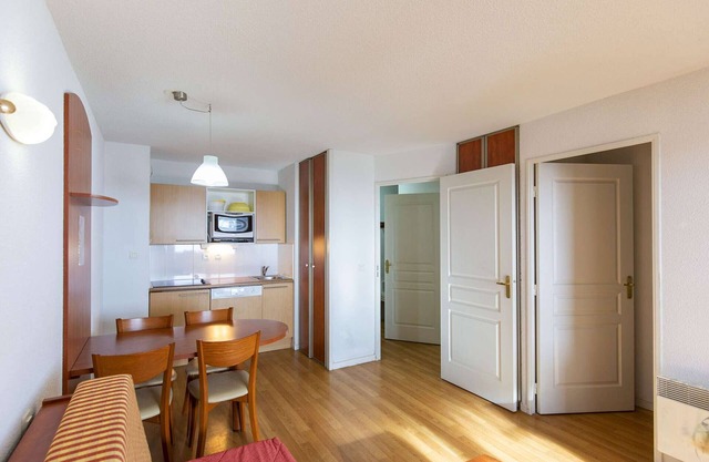 Cozy 1-Bedroom Apartment for 4 with Indoor Pool, Fitness Room, and Ski Access in the French Pyrenees