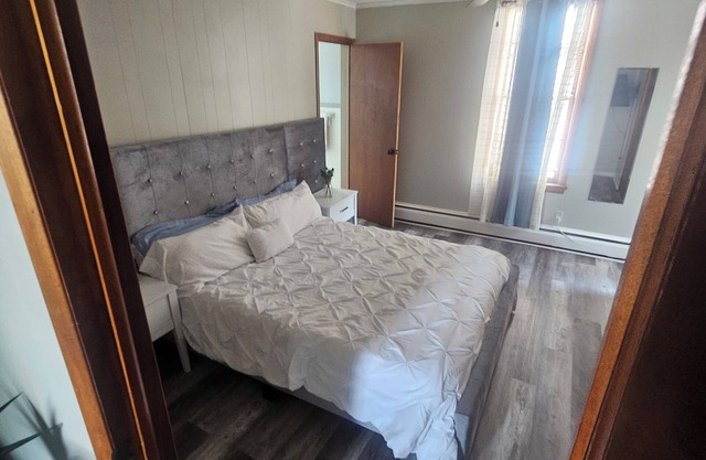 Cozy 1-bedroom apartment with WiFi, AC in welcoming Sandusky