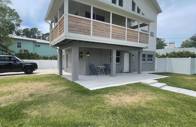 Cozy 1-bedroom apartment in pleasant Seminole with WiFi, AC