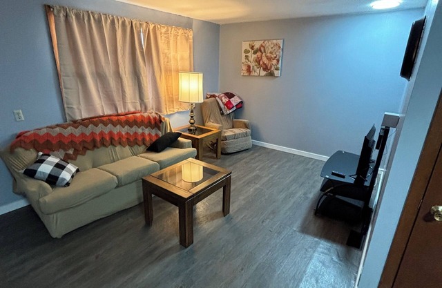 Cozy 1-bedroom apartment in Sheldon with AC, WiFi On a quiet street