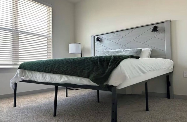 Cozy 1-bedroom apartment in Sherman with AC, WiFi, fitness room, pool