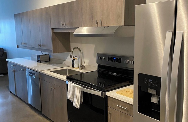 Cozy 1-bedroom apartment in charming Aurora with WiFi, AC