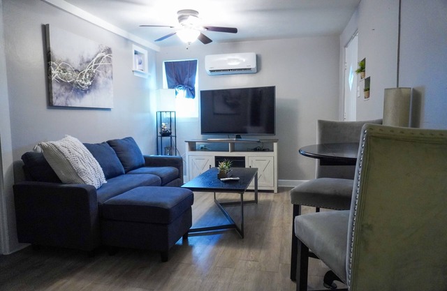 Cozy 1 Bedroom Apt - 6 miles from Clearwater Beach