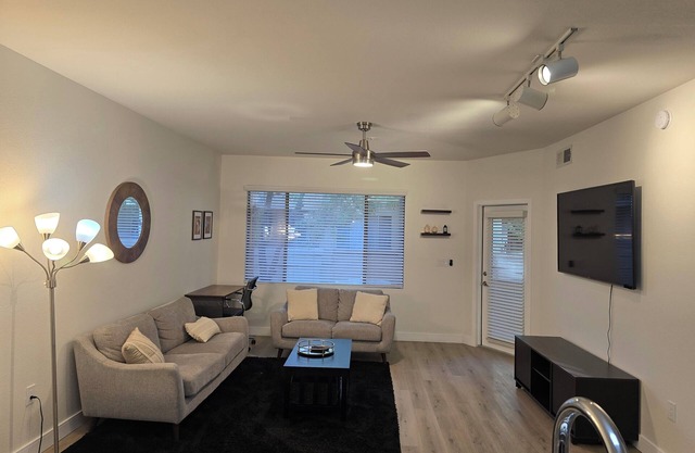 Cozy 1-bedroom condo in North Phoenixn