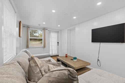 Cozy 1-bedroom garden apartment