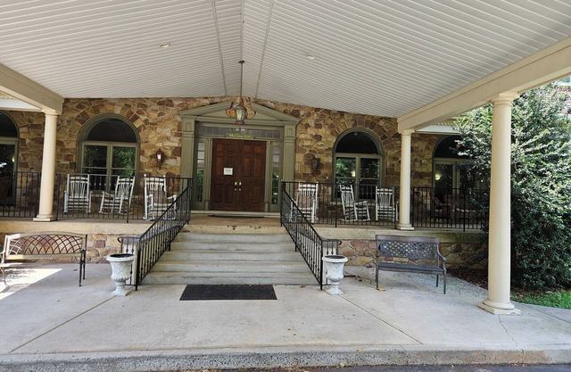 Cozy 1-bedroom hotel in enchanting Phoenixville with AC, WiFi