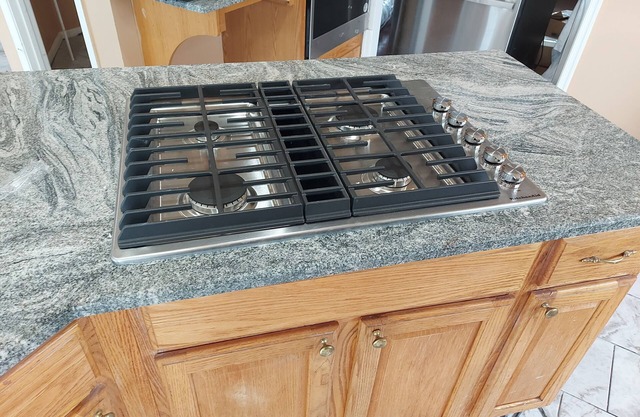 Cozy 1-bedroom house in wonderful Bowie with WiFi, fitness room, and close to DC