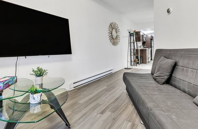 Cozy 1 bedroom in front of park lafontaine