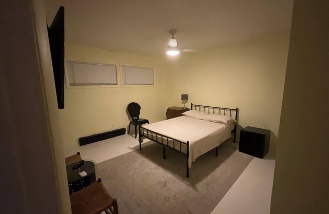 Cozy 1-bedroom only in shared apartment with AC, WiFi in welcoming Norfolk