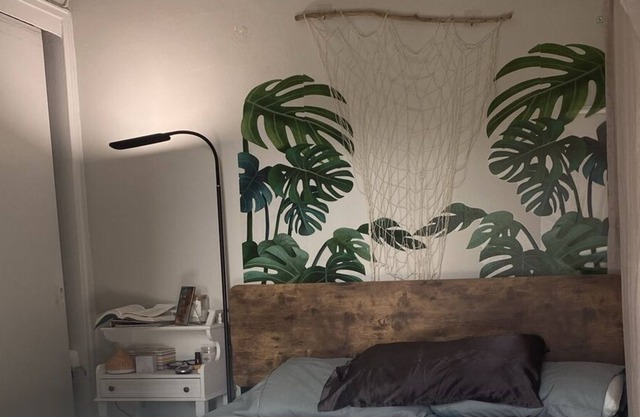 Cozy 1 bedroom with work space and balcony!