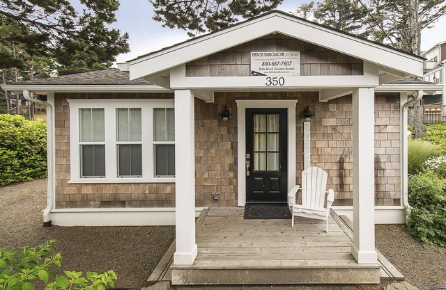 Cozy 1 Level 2 BR Cottage | Hot Tub | King Bed!