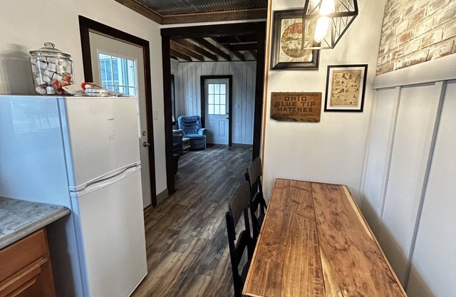 Cozy 1917 home with fun loft for kids.Close to birding & fishing.pets welcome