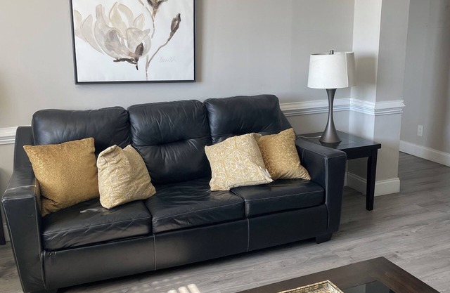 Cozy 1BR, 1BA in Midtown - Sleeps 4,Near Attractions & Dining!