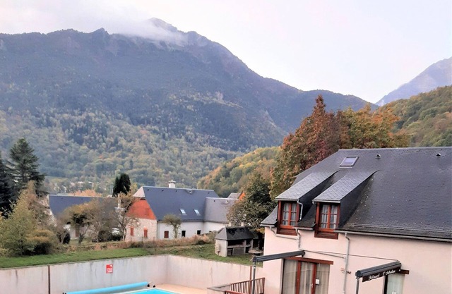Cozy 1BR Apartment for 4 with Pool, Near Ski Lifts and Saint-Lary-Soulan Center