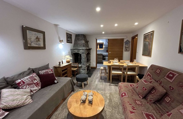 Cozy 1BR Apartment for 4 in Méribel, South-Facing Terrace, Ski Access, Pet-Friendly