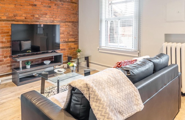 Cozy 1BR Condo Unit on James Street North!