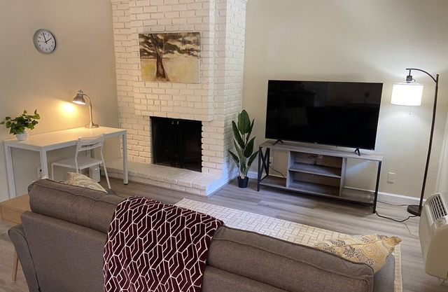 Cozy 1K & 1Q/1b, 5 minutes walk to downtown