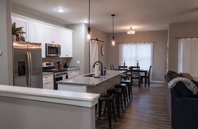 Cozy 2 bed condo featuring king master suite with office in Sycamore