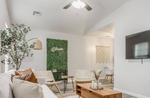 Cozy 2-Bed Home w/King Bed