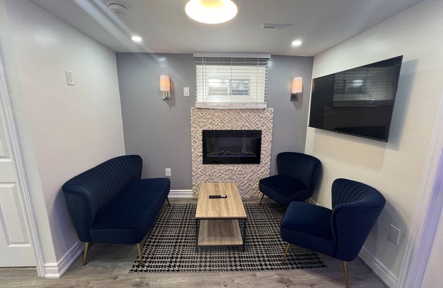 Cozy 2 Bed Room Basement Apartment by HWY 401 Near Pearson International Airport
