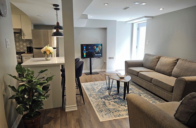 Cozy 2 Bed Rooms Apartment in Prime Location!