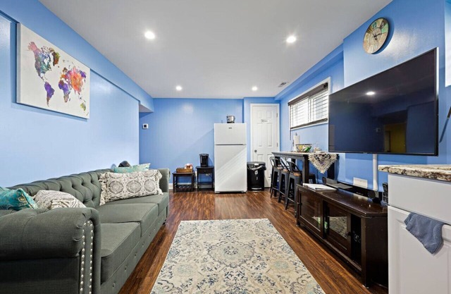 Cozy 2 Bedrm 1bath in Alexandria with free parking