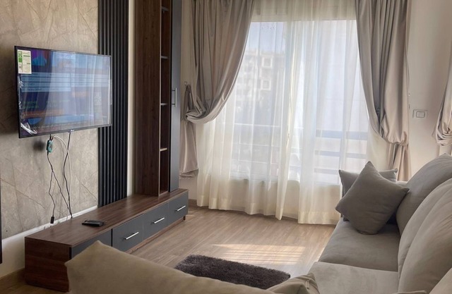 Cozy 2-bedroom building in amazing Cairo Governorate with WiFi, AC