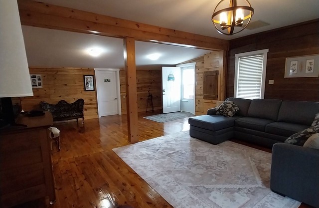 Cozy 2 bedroom 1,700 square ft home. Sleeps 5. Directly on the KY Bourbon Trail