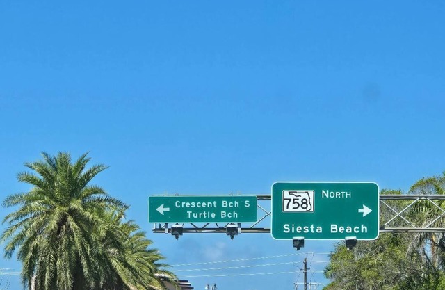 Cozy 2-bedroom 2bth house in charming Sarasota, FL minutes from Siesta Key Beach