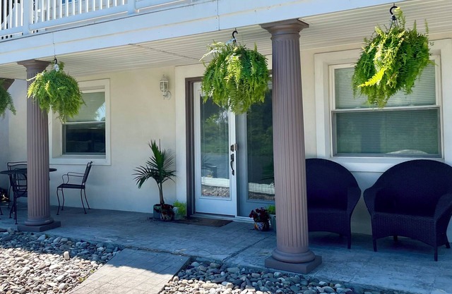 Cozy 2-bedroom apartment in enjoyable North East with WiFi, AC