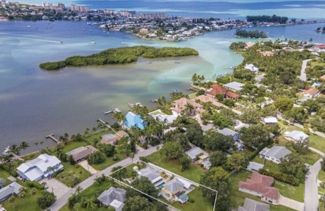 Cozy 2 Bedroom Apartment Close to the Beach!