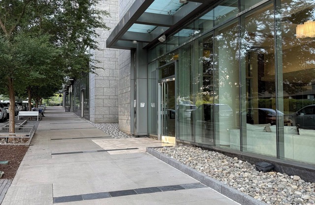 Cozy 2-bedroom apartment in charming McLean with AC, WiFi, fitness room