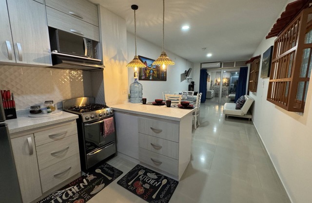 Cozy 2 Bedroom Apt Near Medical Center Supermarket Wifi Pool and AC