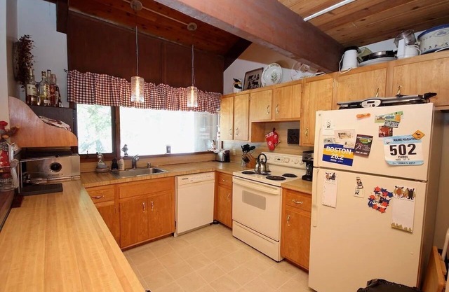 Cozy 2-bedroom condo on Ascutney Mountain in charming Brownsville, VT