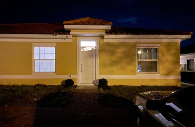 Cozy 2-bedroom condo in a gated community in lovely Poinciana