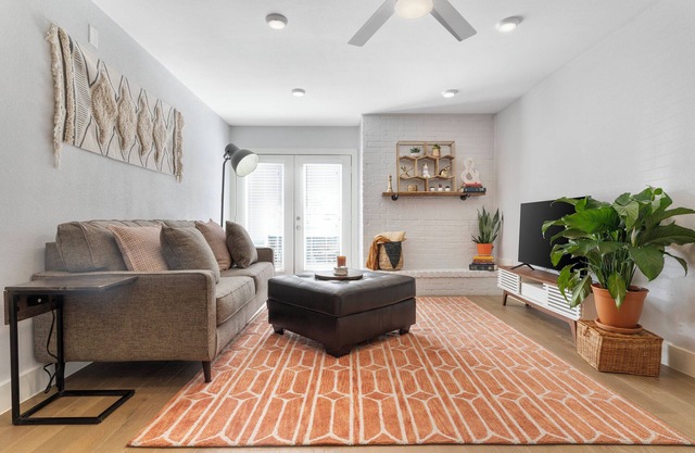 Cozy 2-bedroom condo with AC and WiFi in lovely Austin