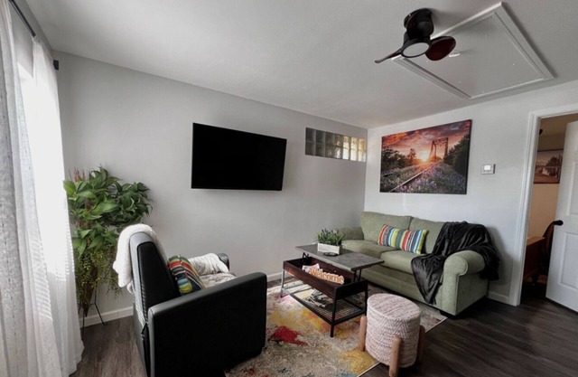 Cozy 2-bedroom house in beautiful New Orleans with AC, WiFi