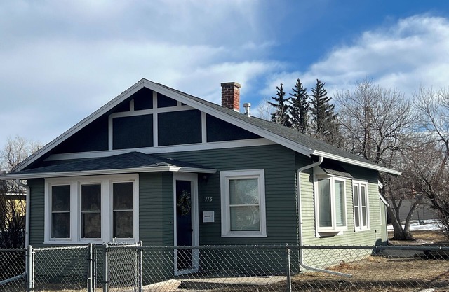 Cozy 2-bedroom house in charming Casper with WiFi, AC
