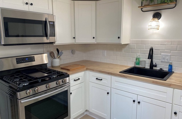 Cozy 2-bedroom house in Eudora close to KC area and Lawrence KS.
