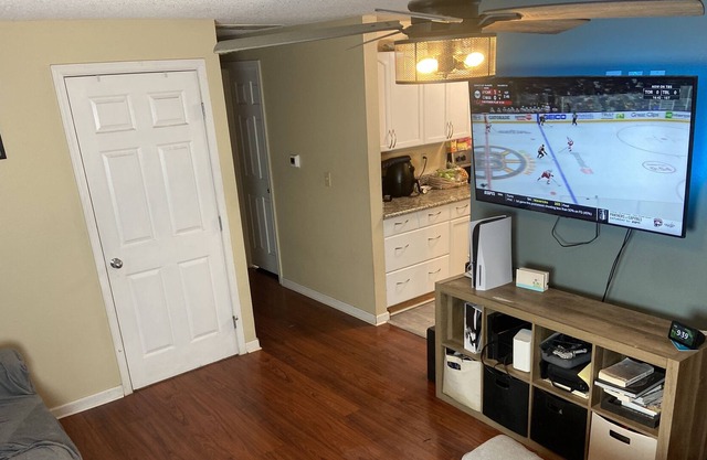 Cozy 2 bedroom near mall