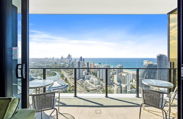Cozy 2 Bedroom Ocean/City View Unit (No Parking). STAR 14802 - 7N - NB