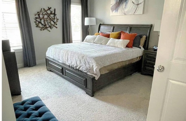 Cozy 2-Bedroom & Office Corporate Stay Townhome