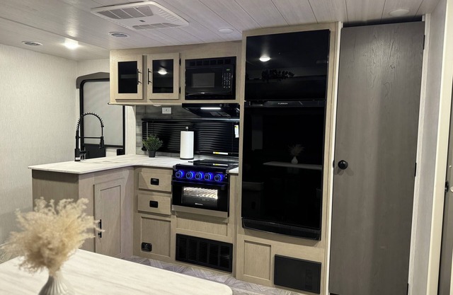 Cozy 2-bedroom RV in fabulous Las Vegas Close to downtown with WiFi and A/C