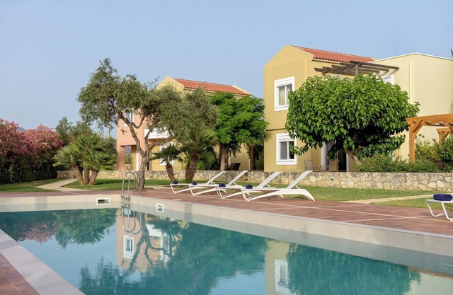 Cozy 2-bedroom Villa Mentha, Beautiful Garden&Refreshing Pool, Fast Wi-Fi,AC
